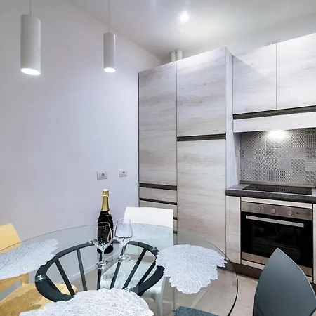 Diaz 67 Life's Loft - The House Of Travelers קומו