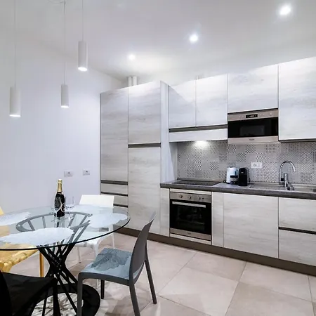 Diaz 67 Life's Loft - The House Of Travelers * קומו