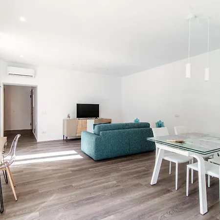 Diaz 67 Life's Loft - The House Of Travelers דירה קומו